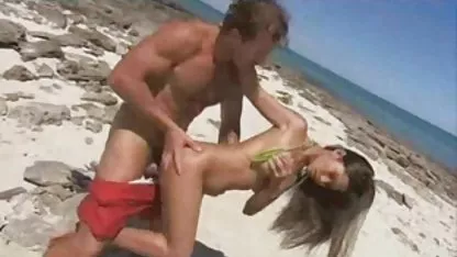 Joven estudiante en pantimedias follada con un profesor. xxx viejas peludas