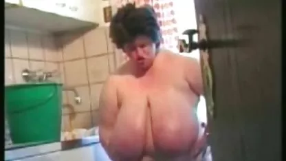 Lilian tetona juega con su coño peliculas xxx de abuelas
