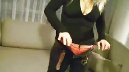 Amigo acaricia durmiendo asiática y la sexo con viejas ricas folla en su coñito peludo