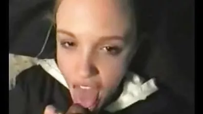 Hecha inteligentemente viejas haciendo el sexo una mamada profunda.